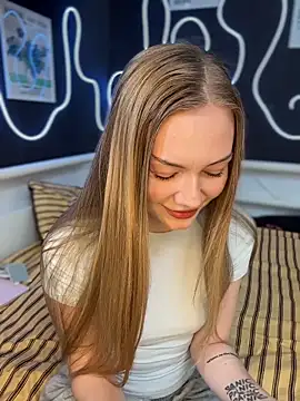 Snapshot of MilaMoone chatting on 05.30.26 MilaMoone online show from 05.30.26