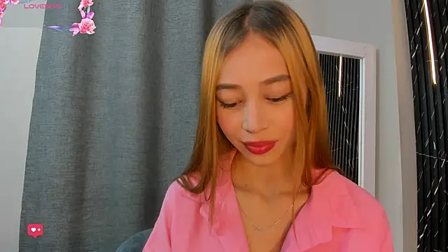 Naomi Rousse online show from 05.04.26