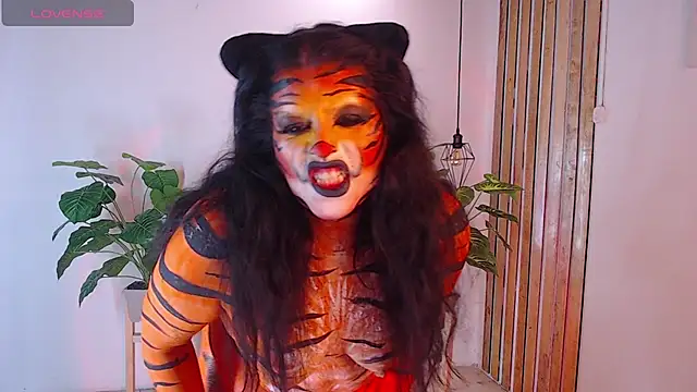 Andrea secret  online show from 10.26.25