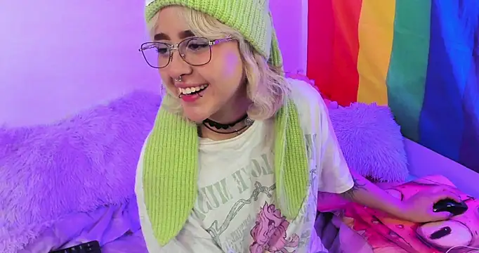 Snapshot of NekoWaifu chatting on 10.08.25 NekoWaifu online show from 10.08.25