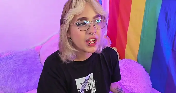 Snapshot of NekoWaifu chatting on 10.16.25 NekoWaifu online show from 10.16.25