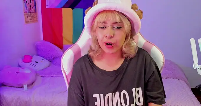 Snapshot of NekoWaifu chatting on 01.08.26 NekoWaifu online show from 01.08.26