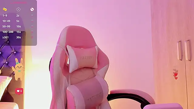 Snapshot of MssOriana88 chatting on 10.30.25 MssOriana88 online show from 10.30.25