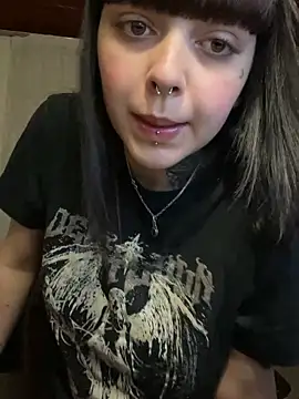 Snapshot of ravenadark chatting on 09.24.25 ravenadark online show from 09.24.25