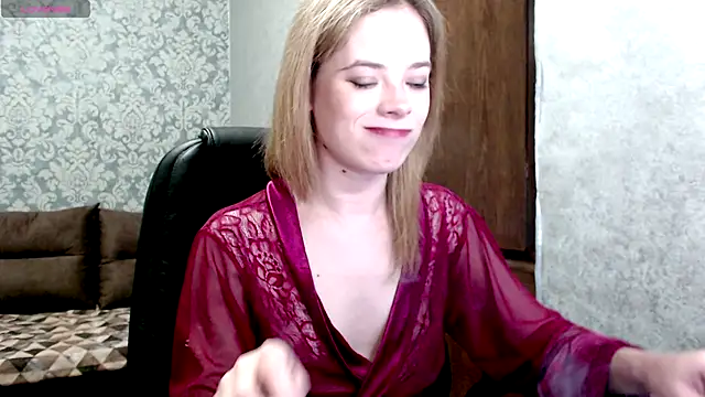 Snapshot of Kate__Loves chatting on 05.17.26 Kate Loves online show from 05.17.26