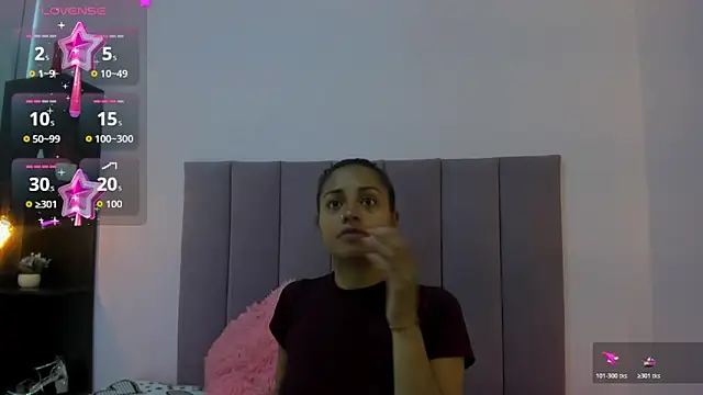 HoollyHendrix online show from 10.18.25