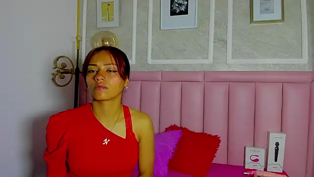 HoollyHendrix online show from 01.15.26