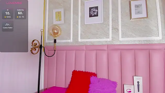 HoollyHendrix online show from 02.03.26