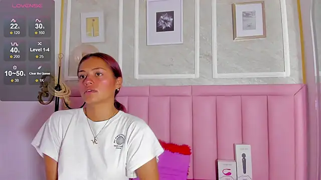 HoollyHendrix online show from 02.06.26