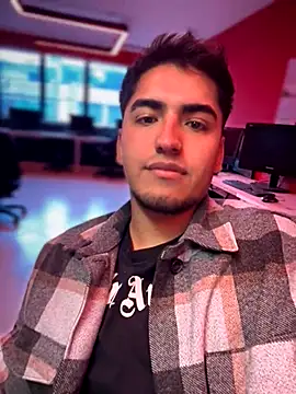 Snapshot of tomy_hot20 chatting on 10.10.25 tomy hot20 online show from 10.10.25