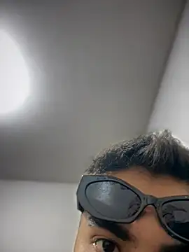 Snapshot of tomy_hot20 chatting on 10.11.25 tomy hot20 online show from 10.11.25