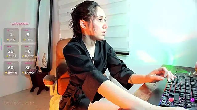 SarahCastillo  online show from 05.25.26