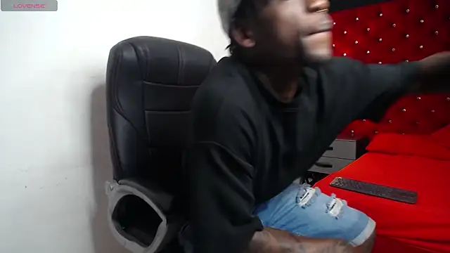 SkylerBigxxx online show from 10.31.25