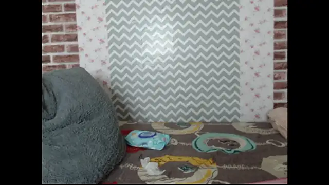 KaMila M00N online show from 10.18.25