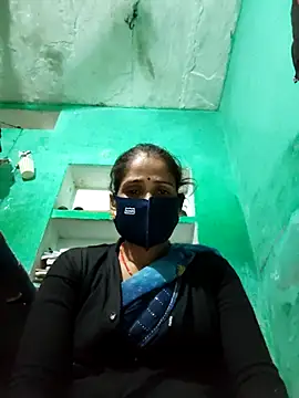 Snapshot of Sh_kiyara chatting on 10.29.25 Sh kiyara online show from 10.29.25