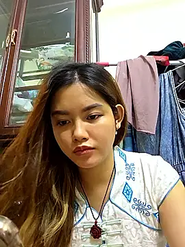 Snapshot of MaiHoang2k chatting on 10.18.25 MaiHoang2k online show from 10.18.25