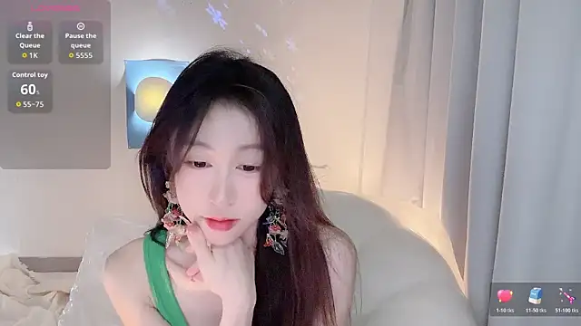 Snapshot of ai-ai-mi chatting on 06.08.26 ai-ai-mi online show from 06.08.26