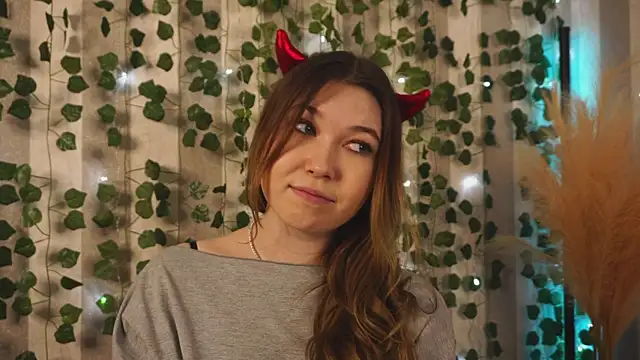 Snapshot of cheeky_cherry_juice chatting on 11.01.25 cheeky cherry juice online show from 11.01.25