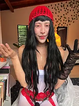 Snapshot of Nymphel1Moth chatting on 11.04.25 Nymphel1Moth online show from 11.04.25