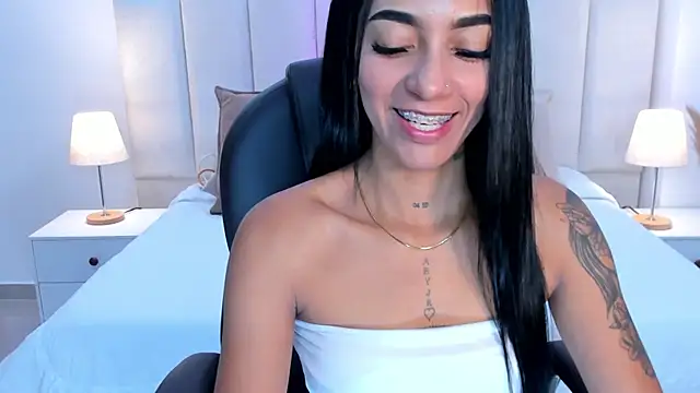 miavegas1 online show from 10.21.25