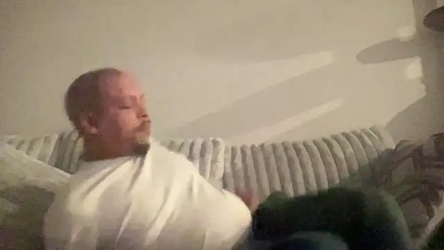 Snapshot of caramelizedzeus chatting on 11.12.25 caramelizedzeus online show from 11.12.25