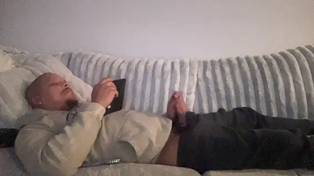 Snapshot of caramelizedzeus chatting on 11.19.25 caramelizedzeus online show from 11.19.25