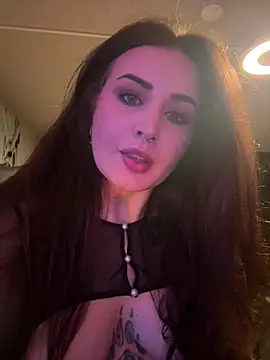 Snapshot of Kristyoff chatting on 04.05.26 Kristyoff online show from 04.05.26