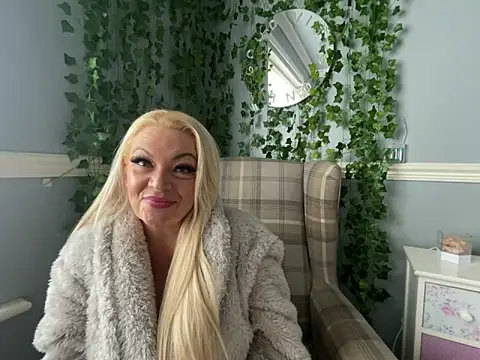 BonnyDesire online show from 10.25.25