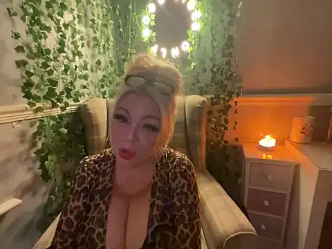 BonnyDesire online show from 10.27.25