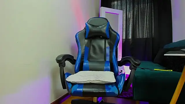 Charliejones  online show from 09.25.25