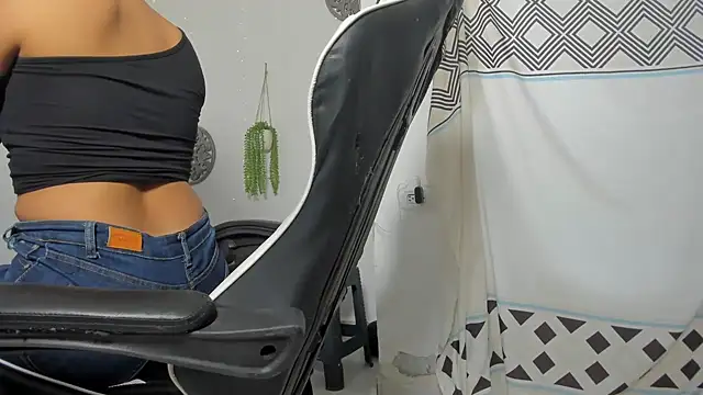 Dakota x18 online show from 10.27.25