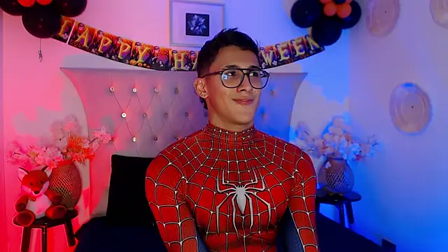 SalvadorFit online show from 10.13.25