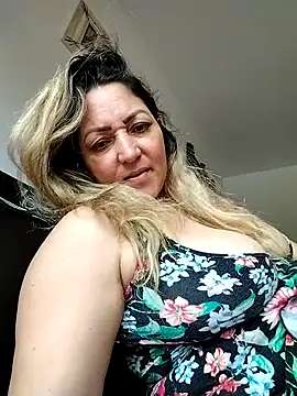 Lunita86 online show from 10.25.25