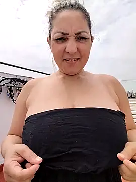 Lunita86 online show from 12.22.25