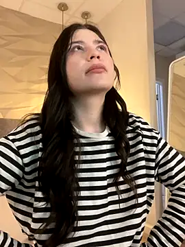 Snapshot of Valerie_Ohara chatting on 10.10.25 Valerie Ohara online show from 10.10.25