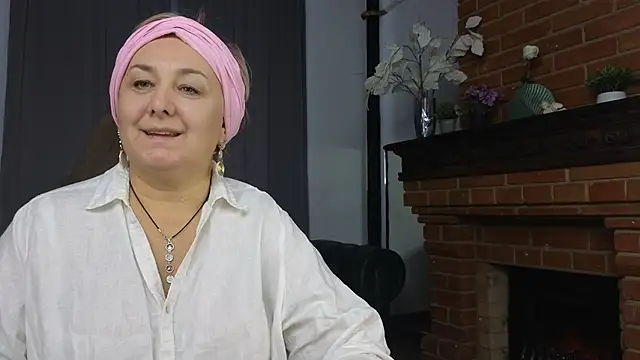 Snapshot of Marta_Wils chatting on 10.14.25 Marta Wils online show from 10.14.25