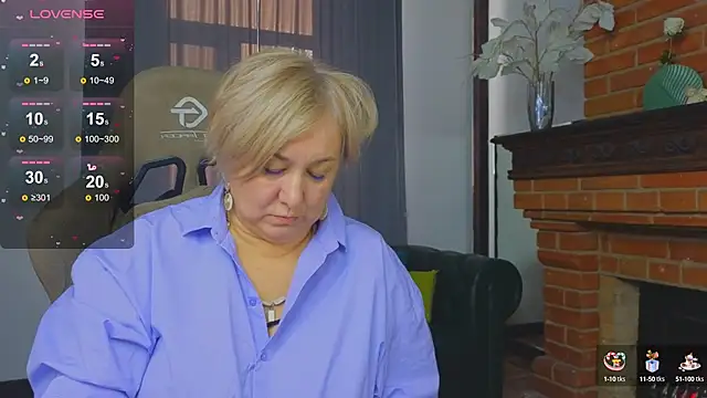 Snapshot of Marta_Wils chatting on 10.17.25 Marta Wils online show from 10.17.25