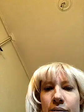 Snapshot of juliaoneandonly chatting on 10.15.25 juliaoneandonly online show from 10.15.25