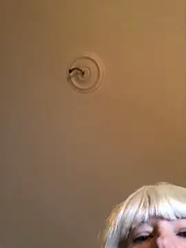 Snapshot of juliaoneandonly chatting on 12.20.25 juliaoneandonly online show from 12.20.25