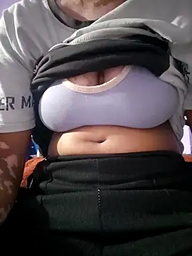 Snapshot of sweet_simmi chatting on 11.07.25 sweet simmi online show from 11.07.25