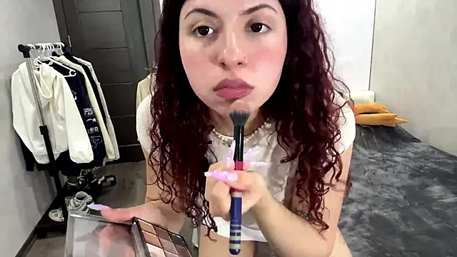BabyJune18 online show from 10.22.25