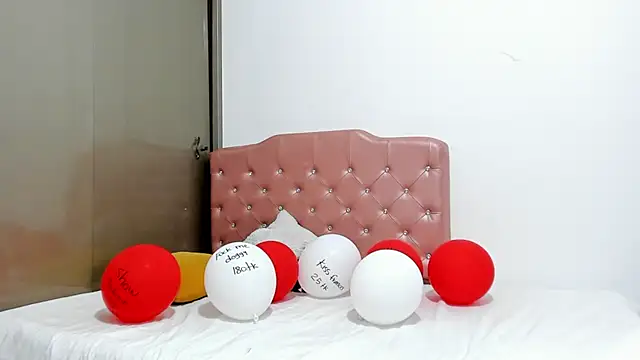 IslaRose7 online show from 02.15.26