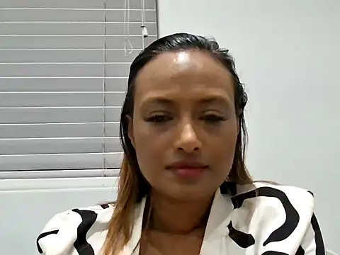Snapshot of Queen-Of-The-South chatting on 10.18.25 Queen-Of-The-South online show from 10.18.25
