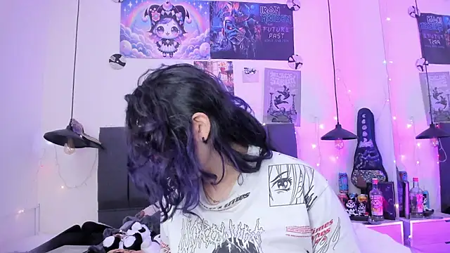 SabrinaV  online show from 04.17.26