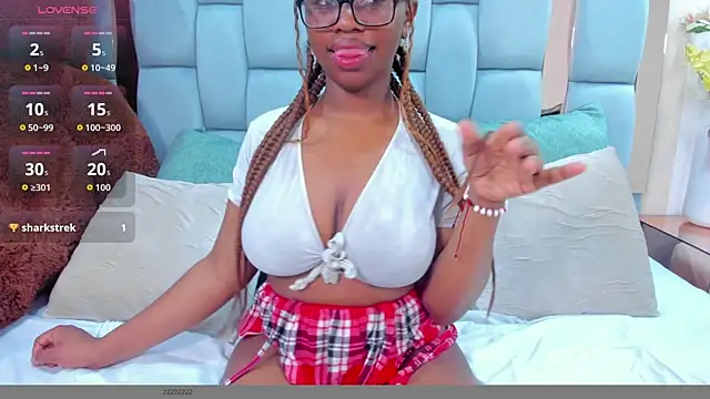 hazellanee online show from 11.09.25