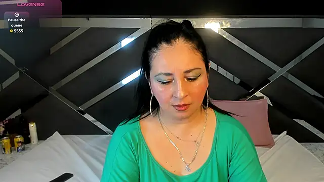 AgataThompson  online show from 12.02.25