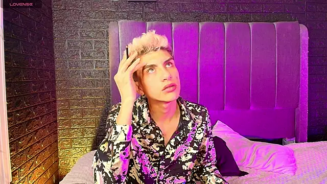 Snapshot of Erick_Velveth chatting on 11.07.25 Erick Velveth online show from 11.07.25