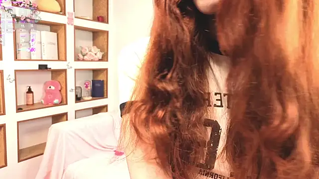 Snapshot of Little_rosy chatting on 10.20.25 Little rosy online show from 10.20.25