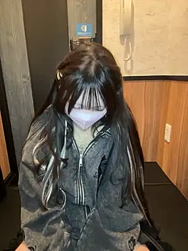 Snapshot of Yua_nyan_cute chatting on 10.18.25 Yua nyan cute online show from 10.18.25