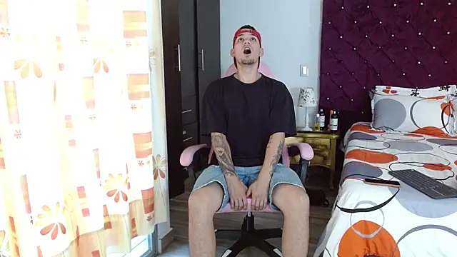 BooyHott  online show from 10.24.25